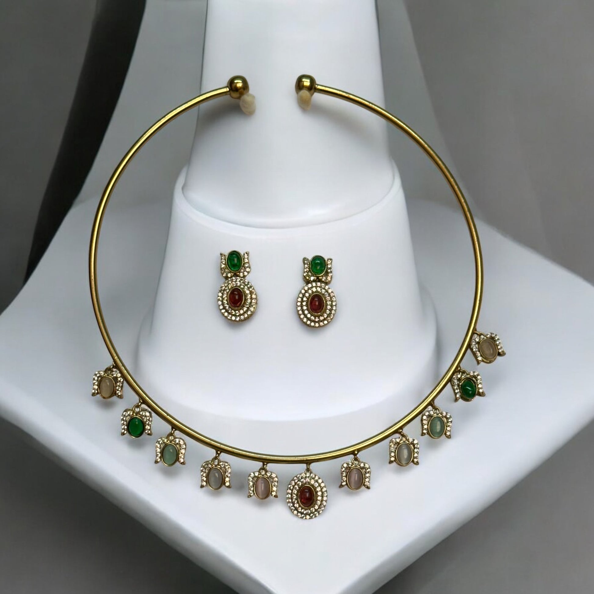 Moissanite Premium Hasli in Multi-Colour Necklace Set with Matching Earrings – a modern gold-tone necklace with sparkling moissanite stones and vibrant multi-colour accents. Ideal for festive and traditional occasions.