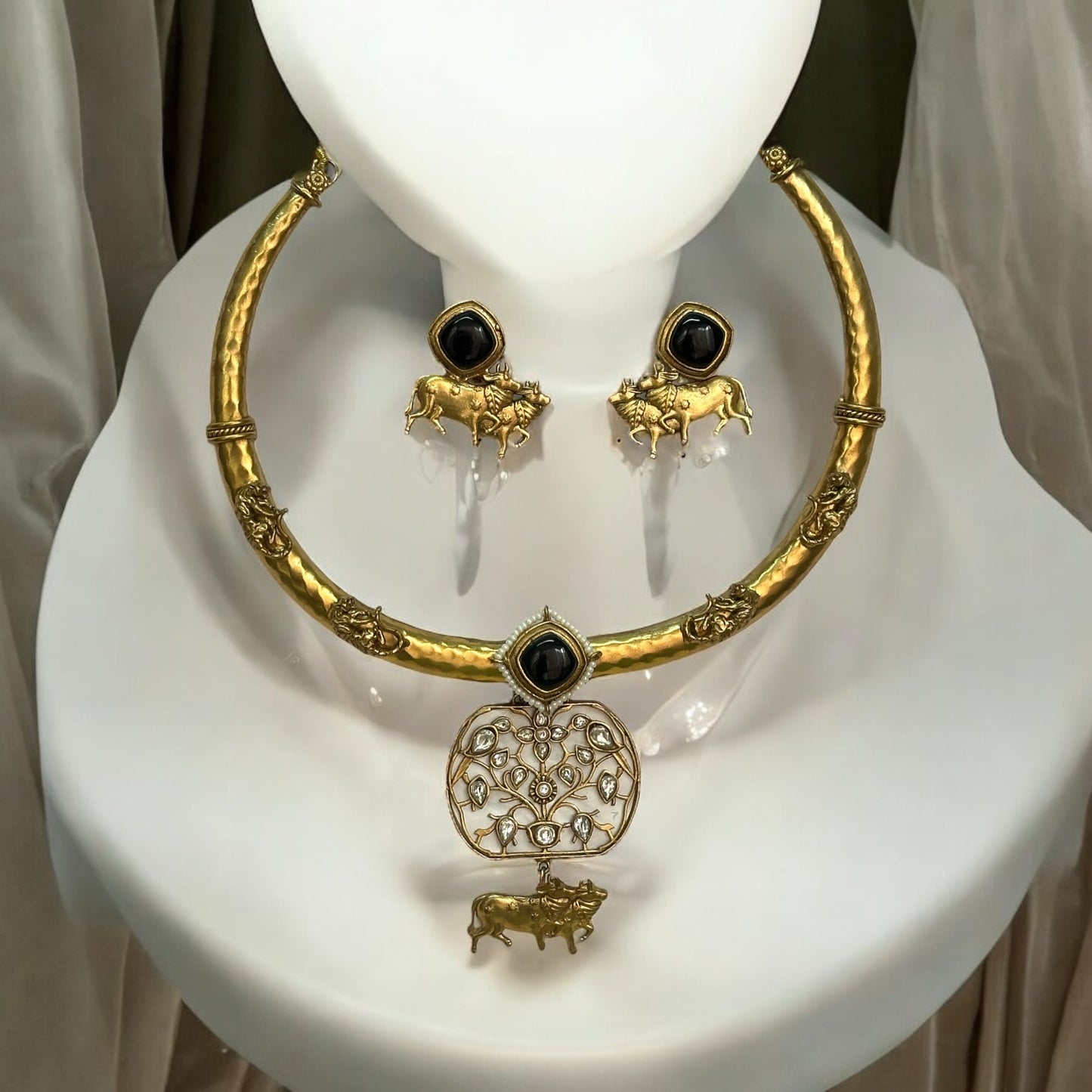 Traditional Nandi-themed Amrapali handmade hasli necklace set with intricate craftsmanship, featuring MOP accents and matching earrings.