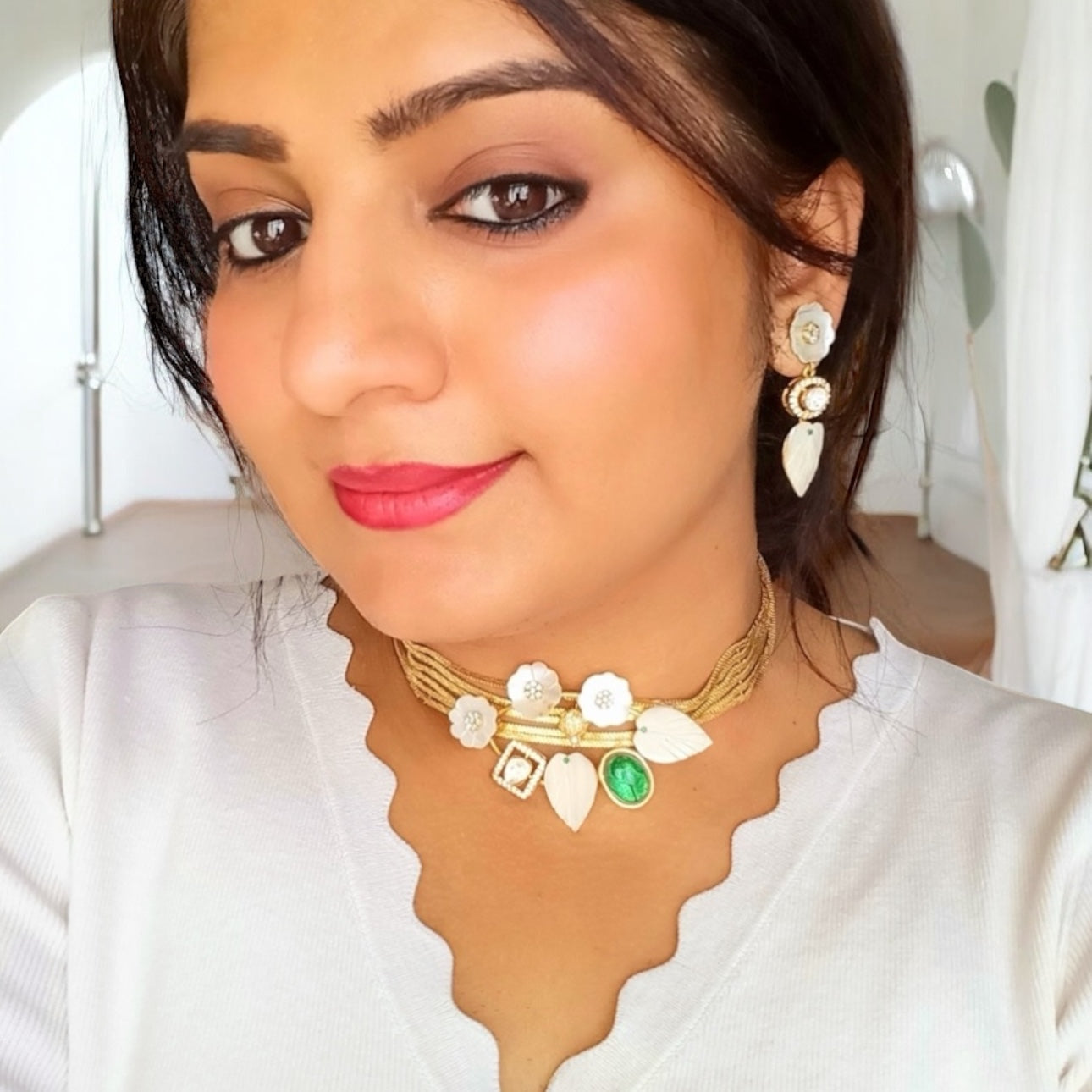 A model displaying Real MOP Moissanite Gold Plated Kundan Choker Necklace set.